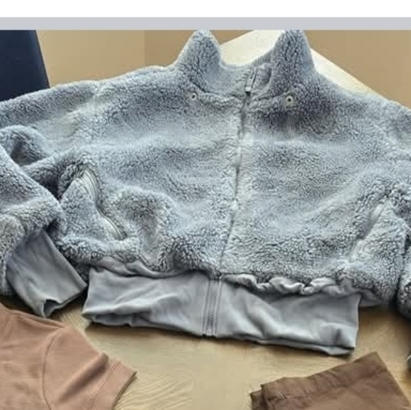 Alo Yoga Foxy Sherpa Fleece Jacket Coat in Steel Blue sz MEDIUM - Picture 2 of 5